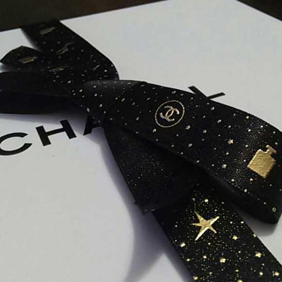 CHANEL Holiday Ribbon - Picture 5 of 6